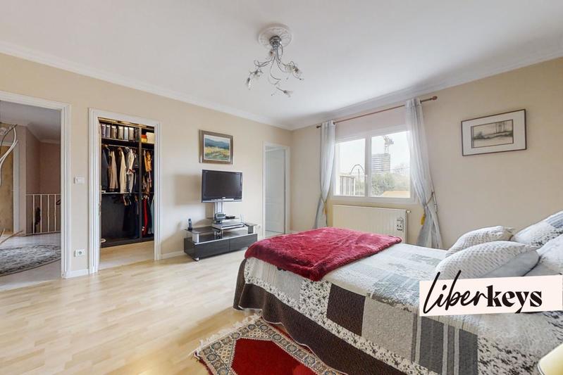 Villa - 200 m² - 7 pièces