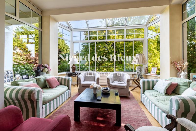 Maison - 236 m² - 10 pièces