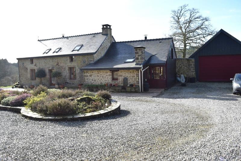 Maison - 245 m² - 10 pièces