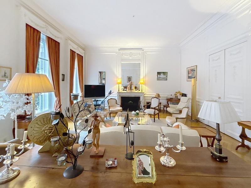 Appartement bourgeois - 257 m² - 6 pièces