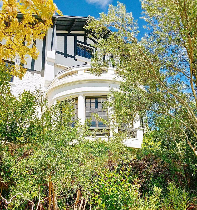 Maison - 380 m² - 10 pièces