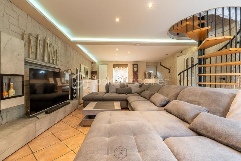 Maison - 180 m² - 8 pièces