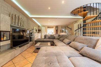 Maison - 180 m² - 8 pièces