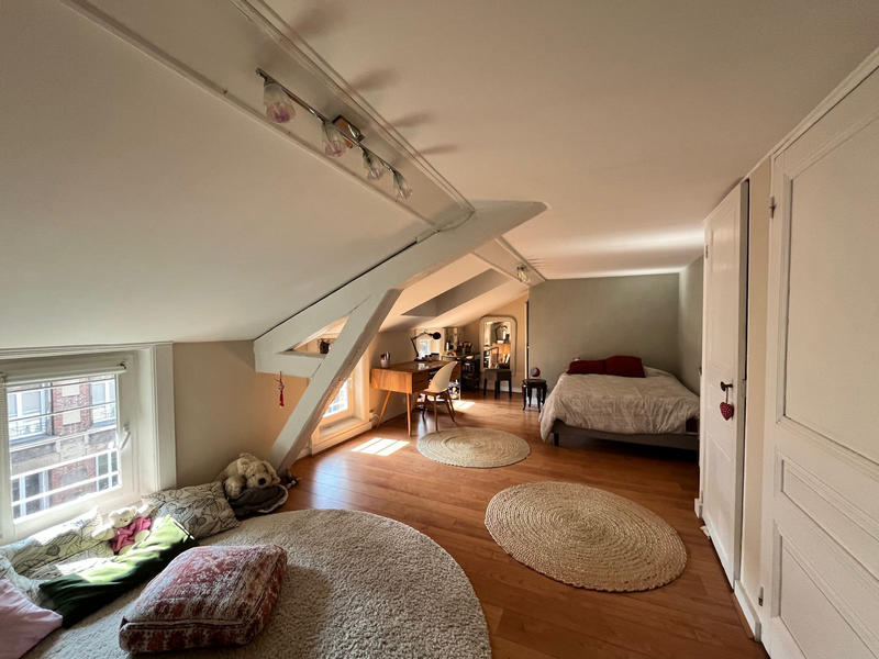 Appartement - 252 m² - 8 pièces