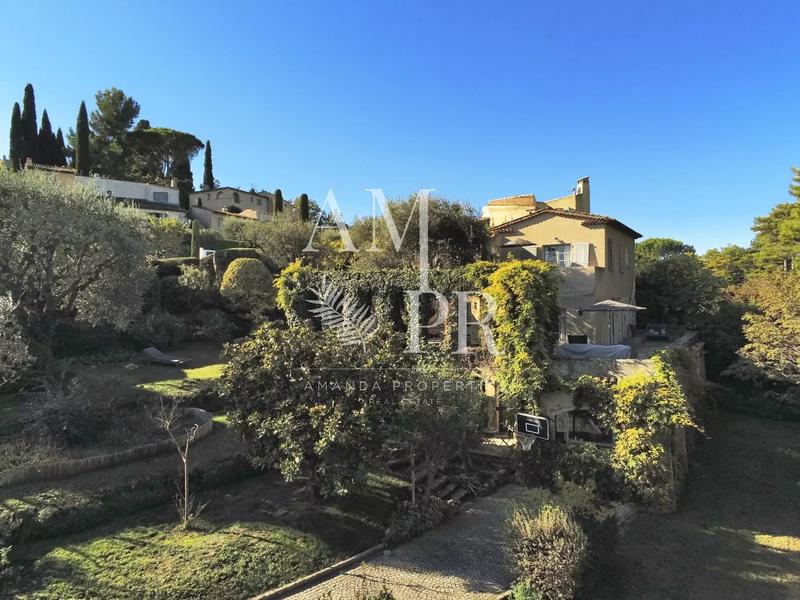 Maison - 290 m² - 7 pièces