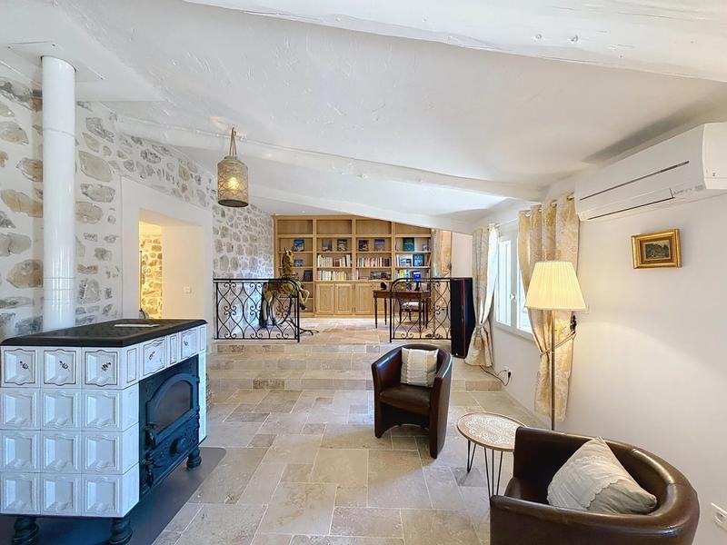 Maison - 397 m² - 8 pièces