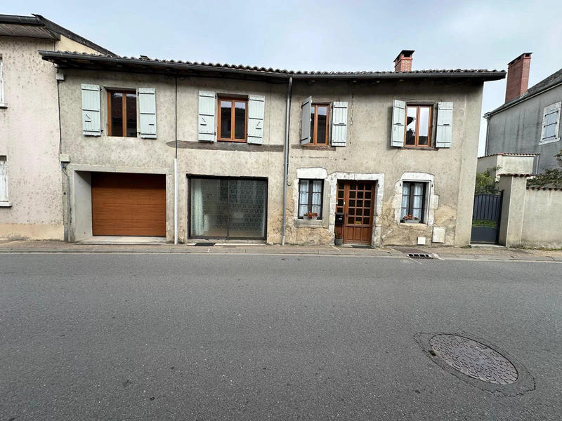 Maison - 239 m² - 8 pièces