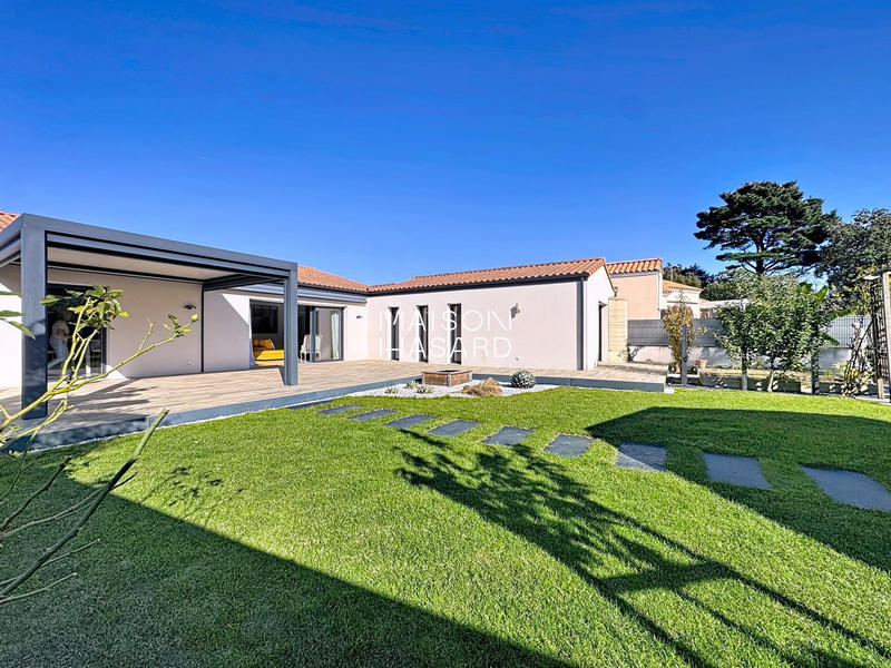 Maison contemporaine - 202 m² - 7 pièces