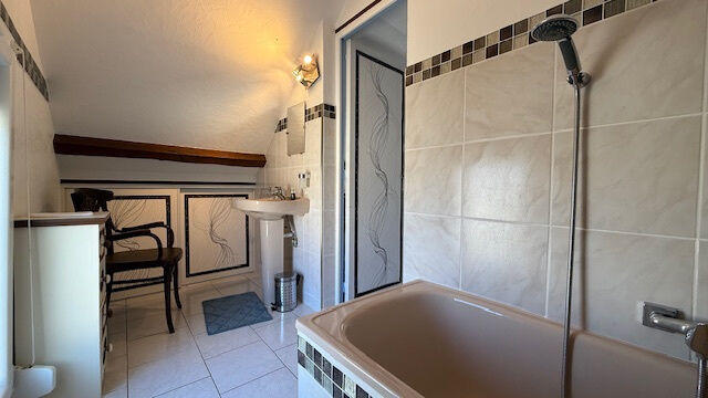 Maison - 90 m² - 6 pièces