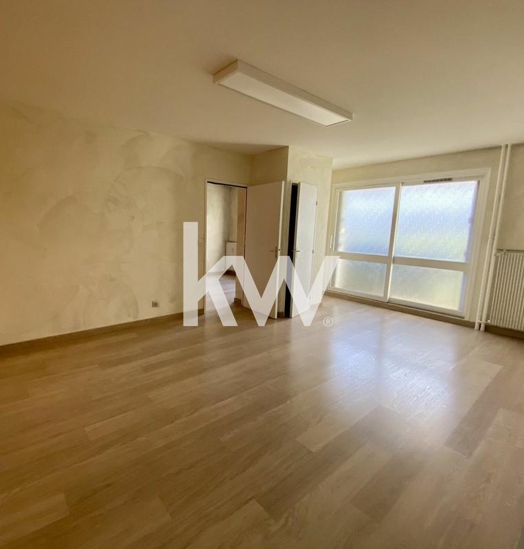 Bureau - 93 m² - 5 pièces