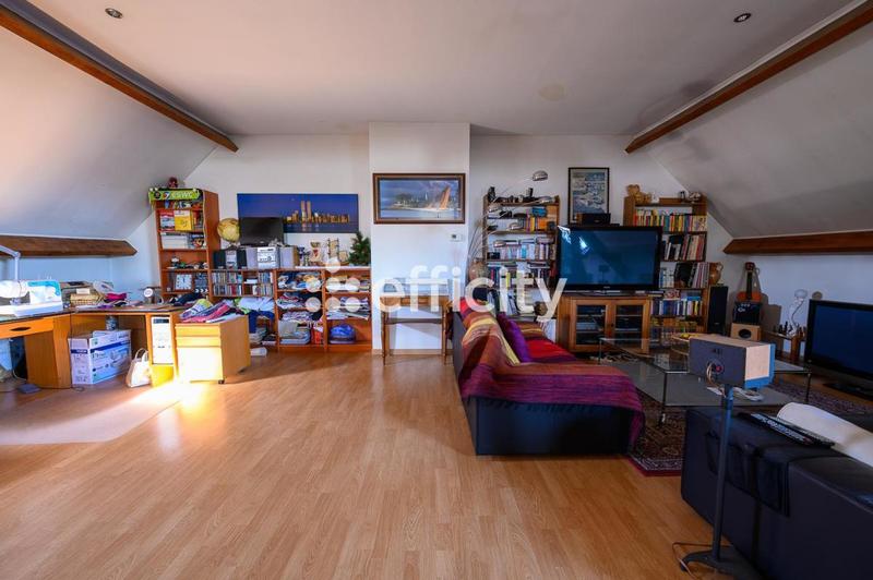 Maison - 330 m² - 7 pièces