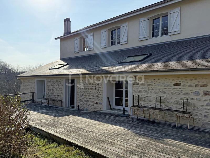 Propriété - 490 m² - 12 pièces