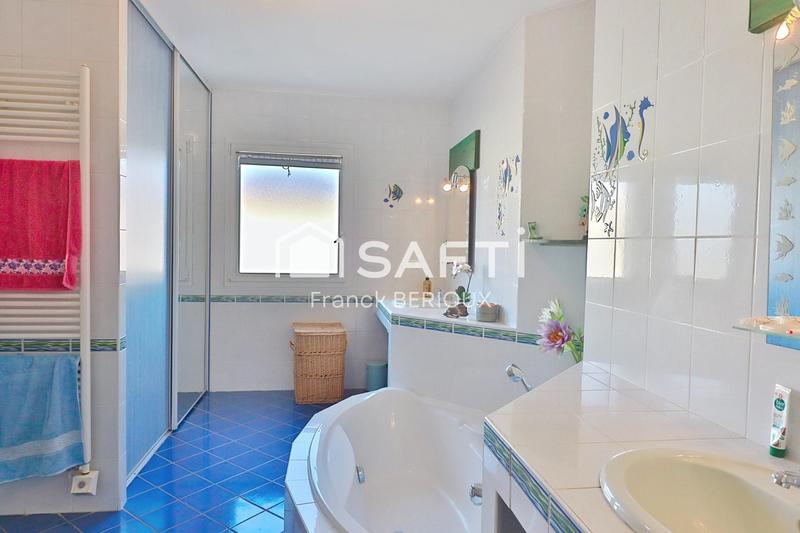 Maison - 220 m² - 9 pièces