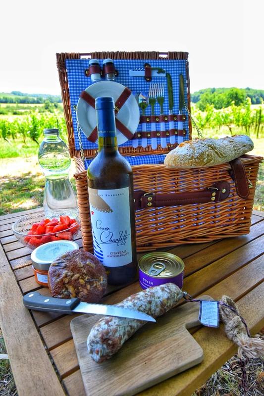 Pique-nique dans les vignes au Château Hostens-Picant