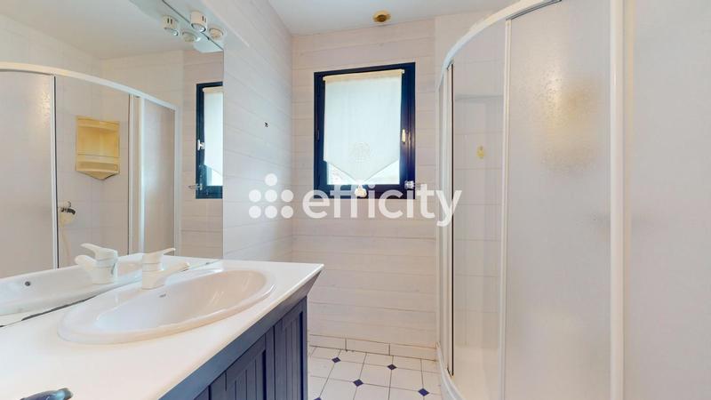 Maison traditionnelle - 182 m² - 7 pièces