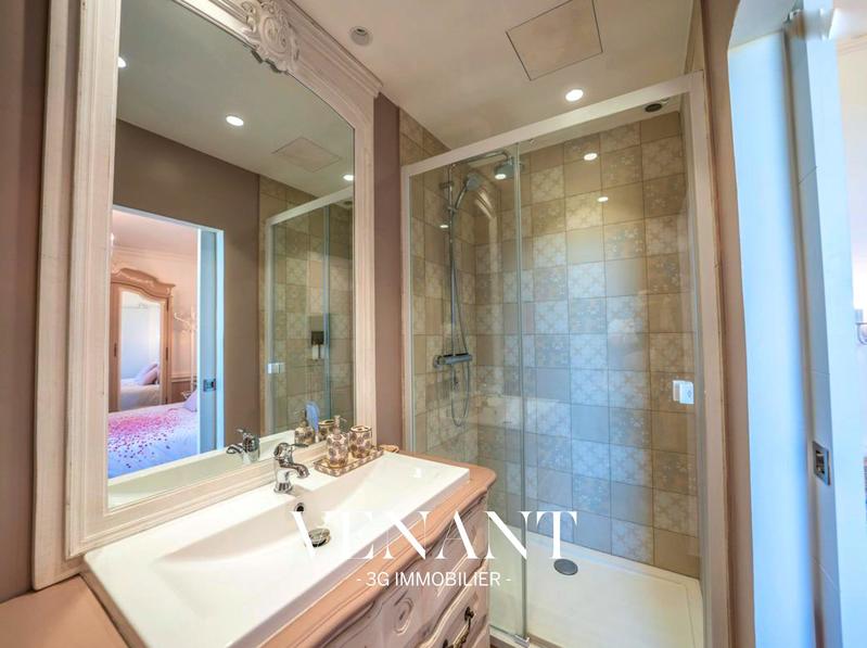 Villa - 457 m² - 16 pièces