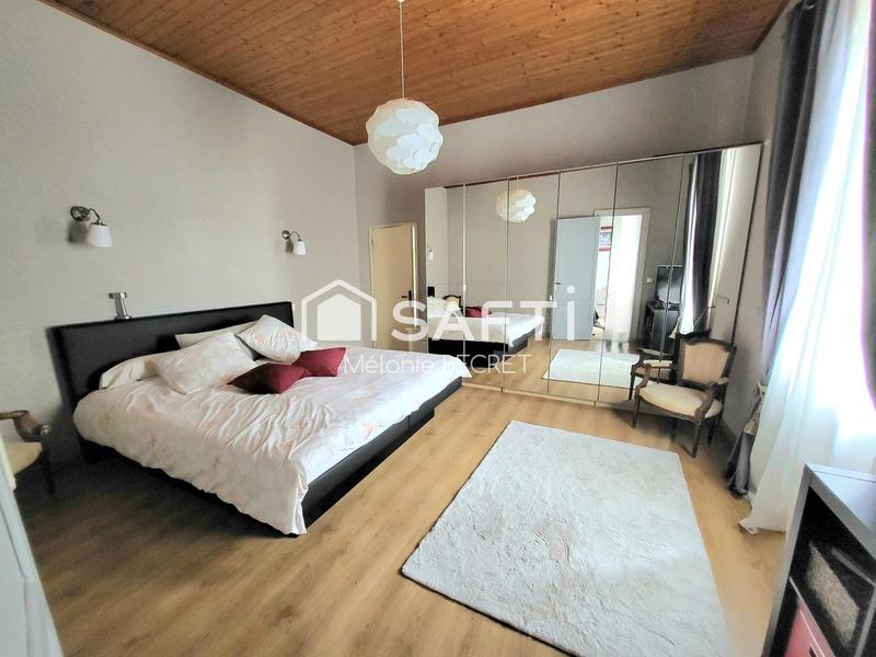 Maison - 270 m² - 9 pièces