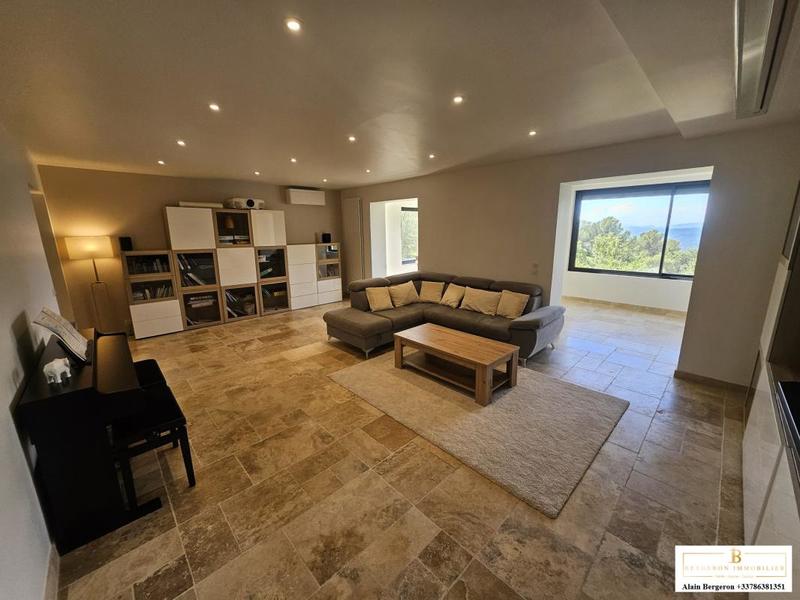 Maison - 185 m² - 5 pièces