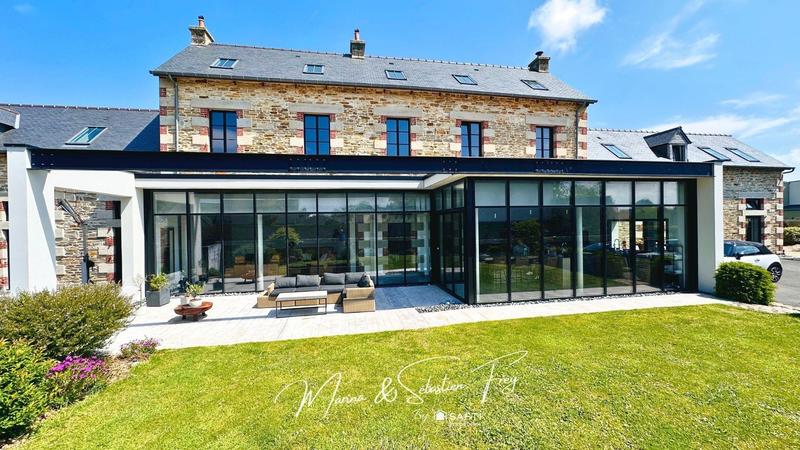 Maison - 388 m² - 10 pièces