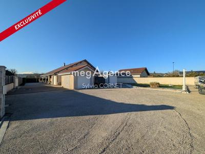 Maison traditionnelle - 190 m² - 4 pièces