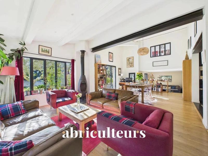 Propriété - 252 m² - 8 pièces