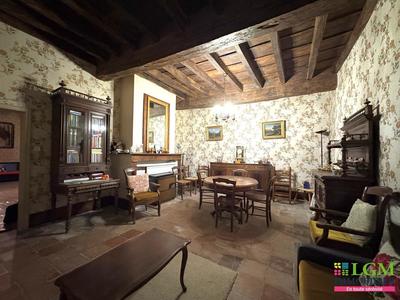 Maison - 260 m² - 6 pièces