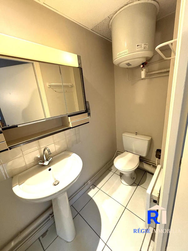 Local commercial - 27 m² - 2 pièces