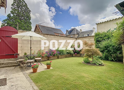 Maison - 185 m² - 10 pièces
