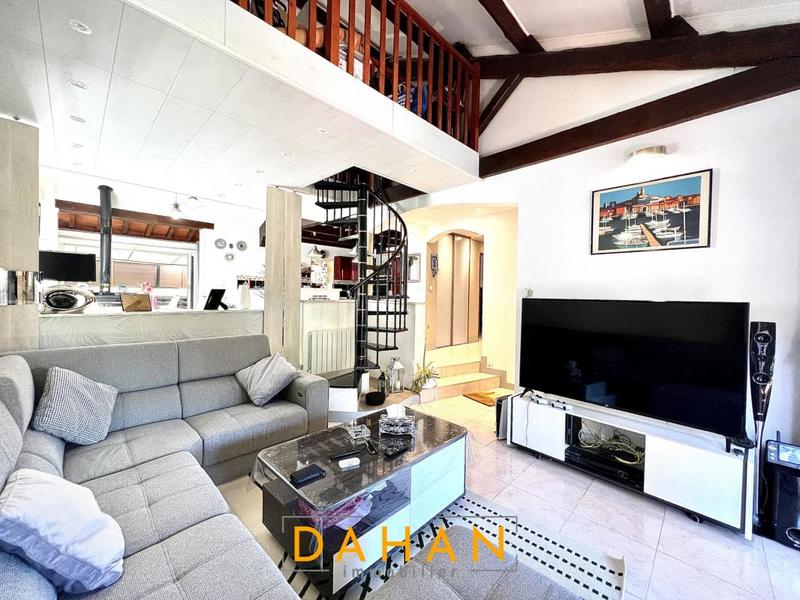 Villa - 255 m² - 6 pièces