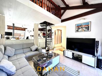 Villa - 255 m² - 6 pièces