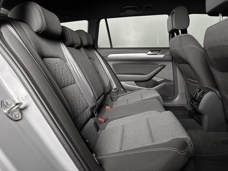 Volkswagen Passat Sw Gte 218ch Dsg Ja18 Matrix Digital Cockpit Sieges Chauf Camera Carplay Regul Acc