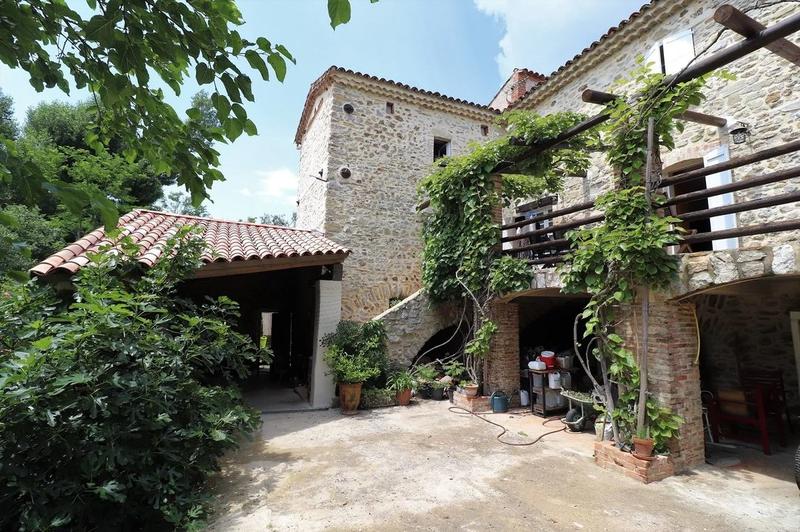 Mas - 390 m² - 10 pièces