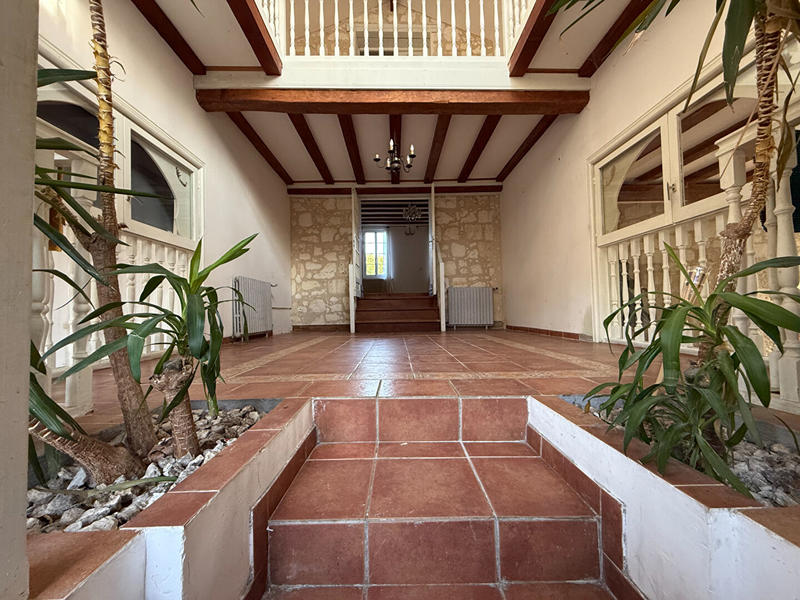 Maison - 300 m² - 11 pièces