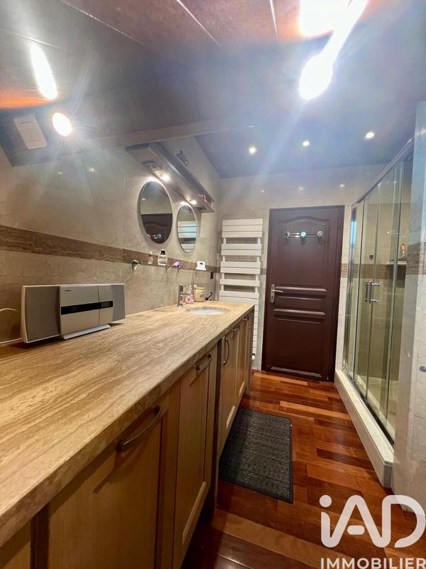 Maison - 177 m² - 8 pièces