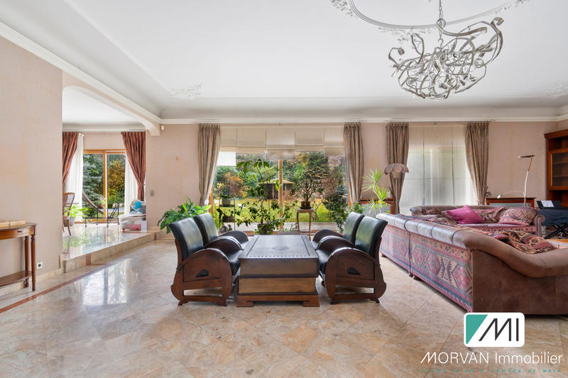 Maison - 365 m² - 12 pièces