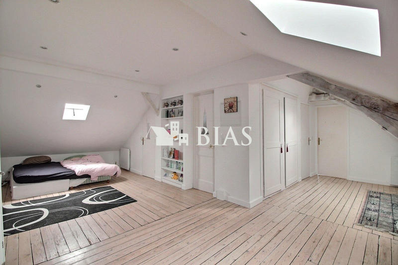 Maison - 204 m² - 10 pièces