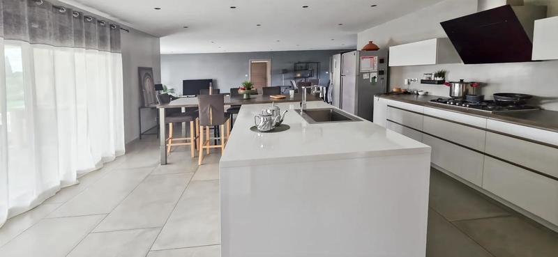 Maison - 230 m² - 7 pièces