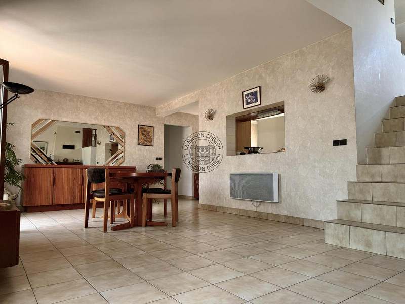 Maison - 205 m² - 6 pièces