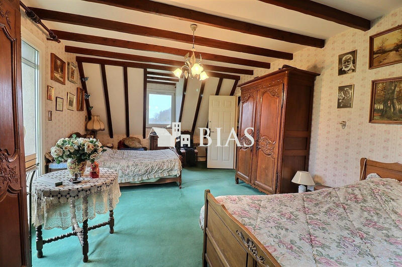 Maison traditionnelle - 180 m² - 7 pièces