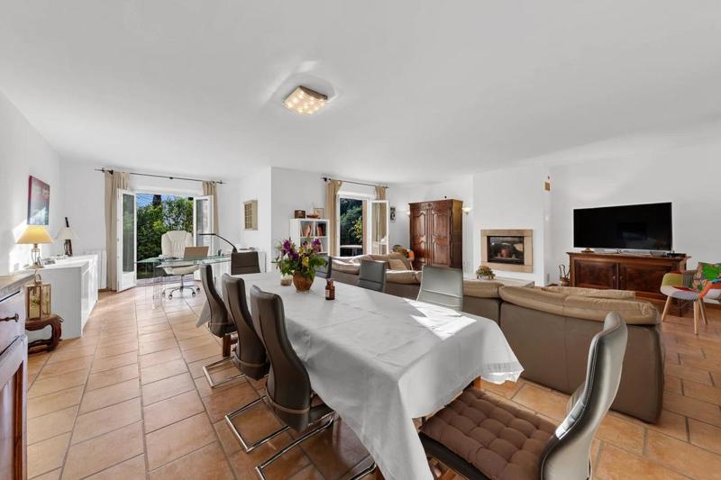 Maison - 342 m² - 9 pièces