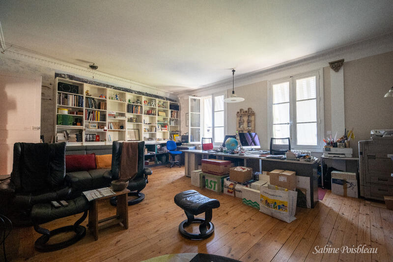 Demeure - 375 m² - 8 pièces