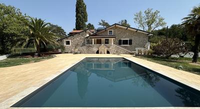 Maison - 322 m² - 9 pièces