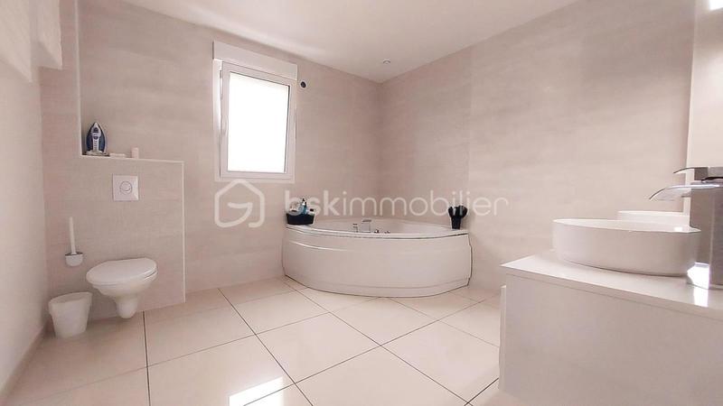 Maison - 219 m² - 6 pièces