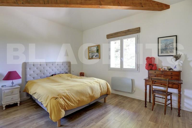 Propriété - 333 m² - 10 pièces