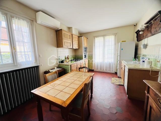 Maison - 180 m² - 7 pièces