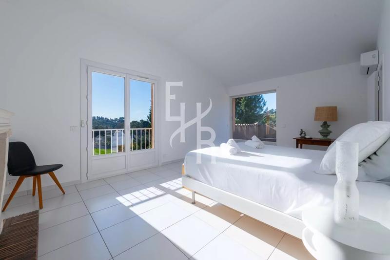 Villa - 416 m² - 6 pièces