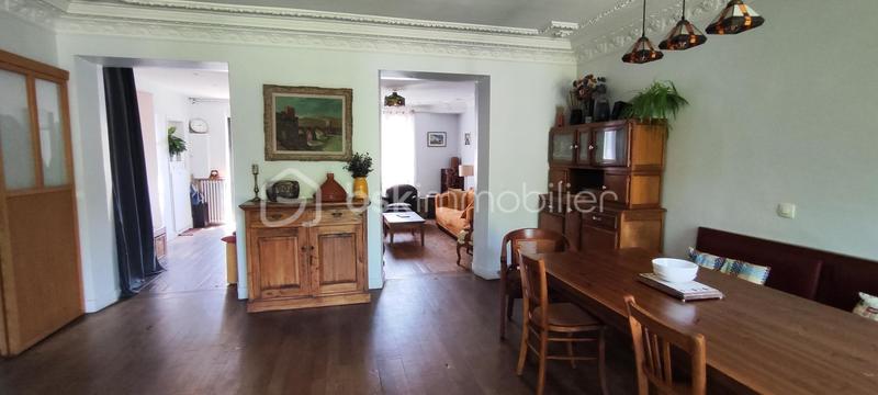 Demeure - 215 m² - 9 pièces