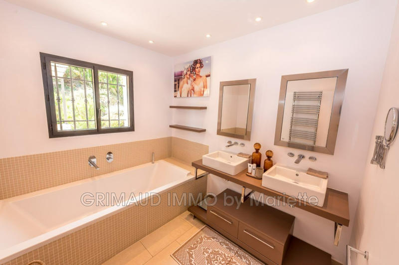 Villa - 261 m² - 6 pièces