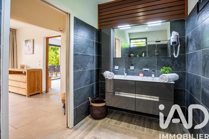 Maison - 217 m² - 10 pièces