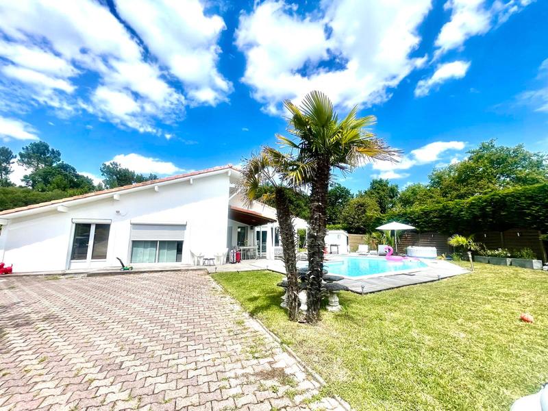 Maison - 200 m² - 7 pièces